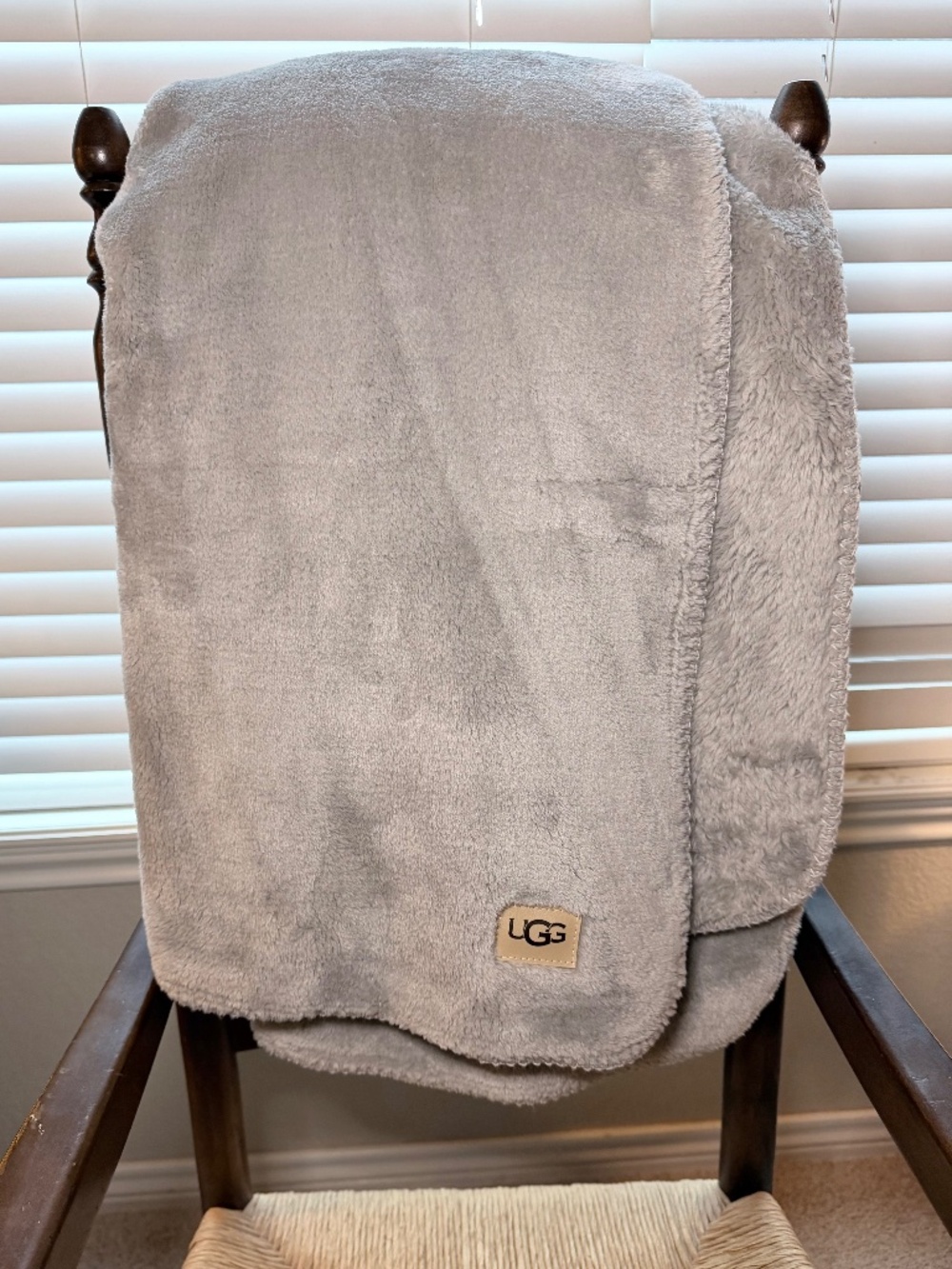 UGG Luxury Gray Euphoria Faux Fur Plush Blanket for Home - 50 x 70 - Rarely Used